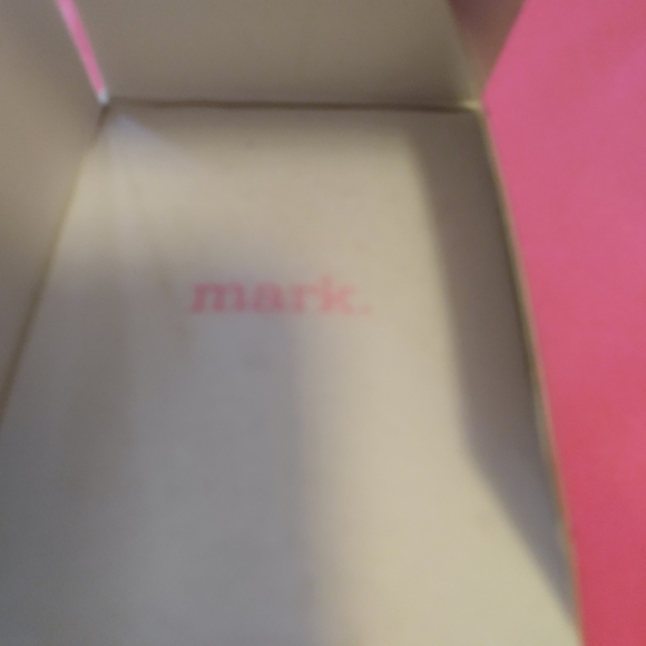 Gorgeous Fergie (mark.) necklace! - Picture 9 of 10